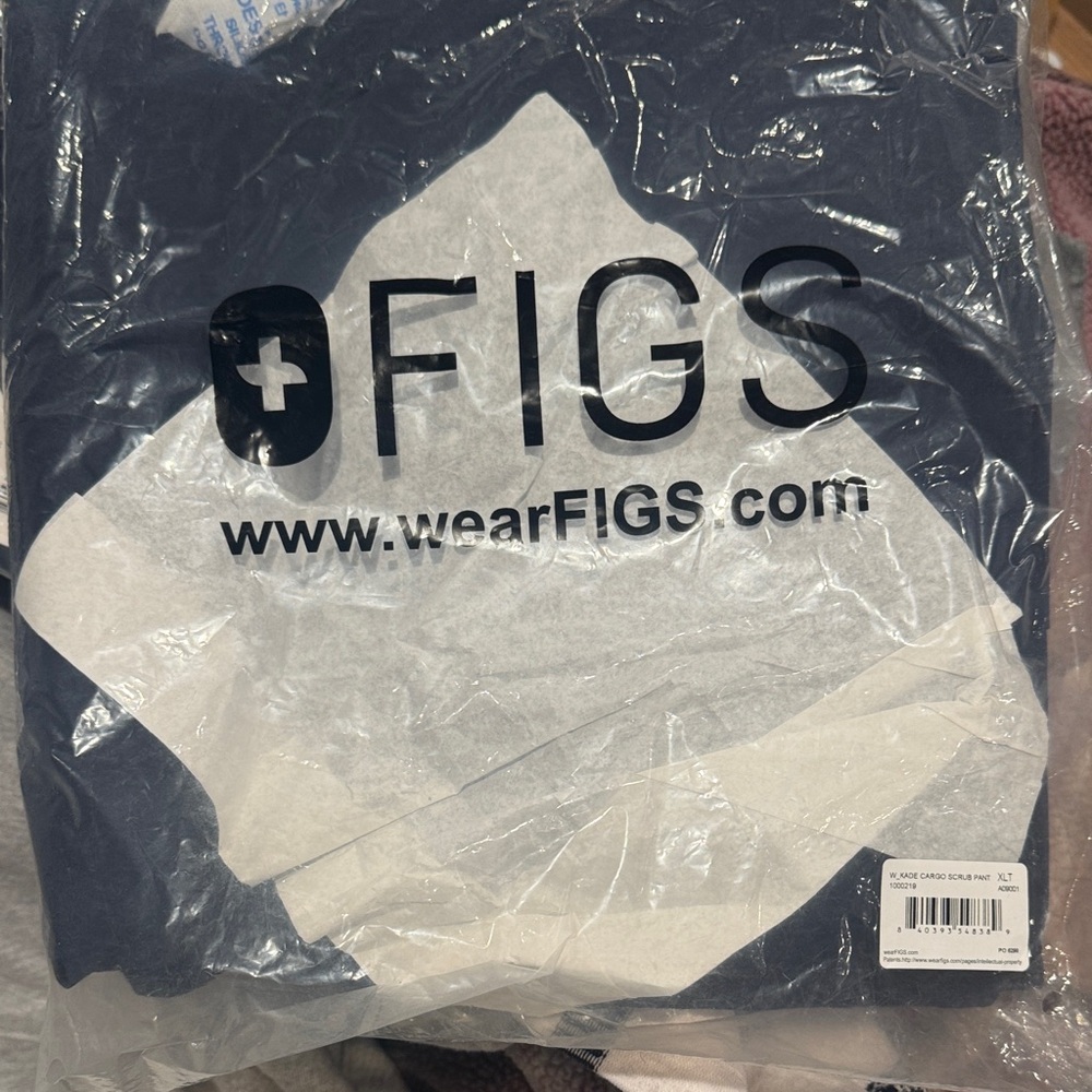FIGS Kade Cargo Scrub Pants for Women- Navy